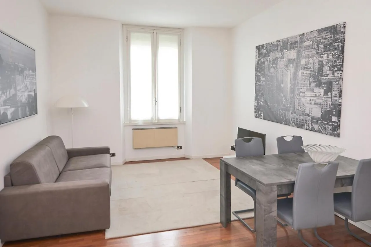 PRESTIGE BOUTIQUE HOMES -Duomo Galleria Vittorio Emanuele Milano 0*,