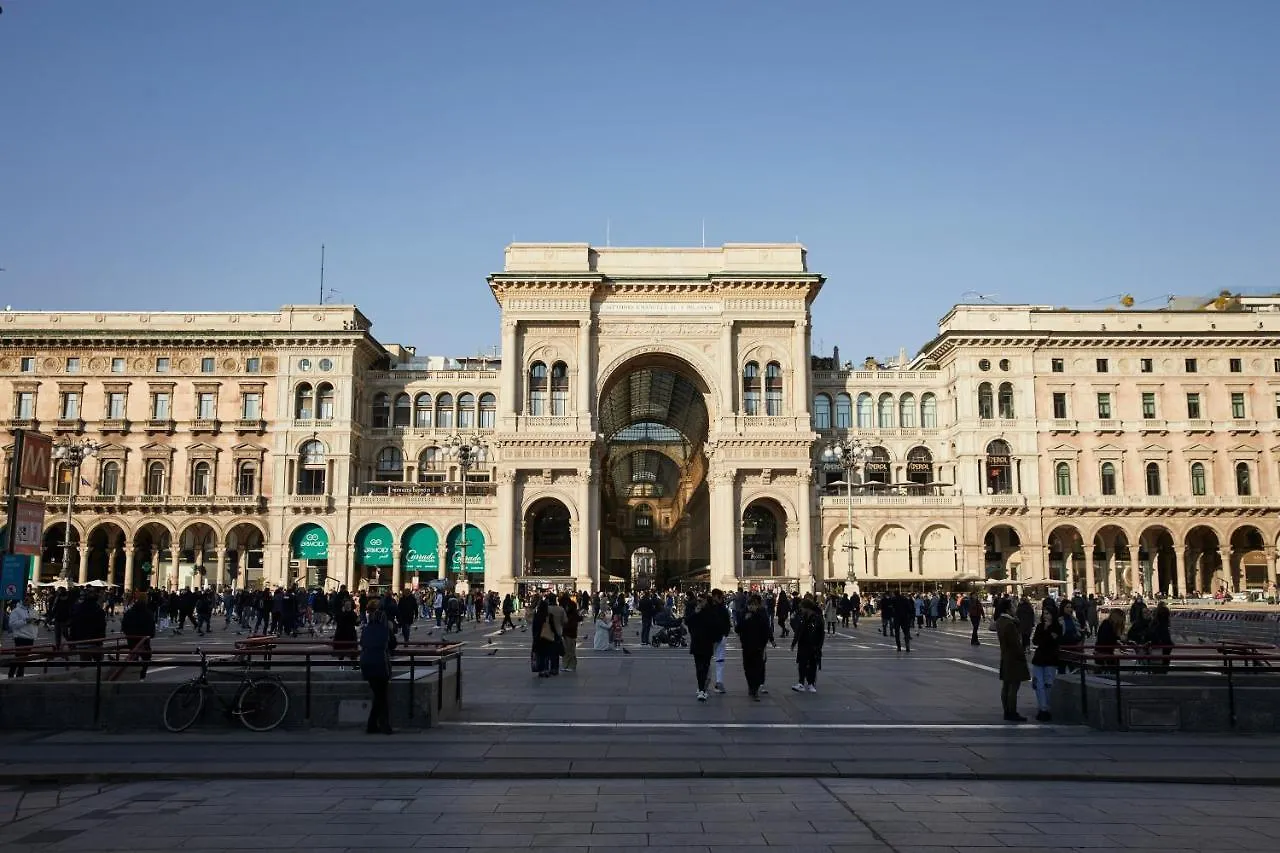 PRESTIGE BOUTIQUE HOMES -Duomo Galleria Vittorio Emanuele Milano Italia